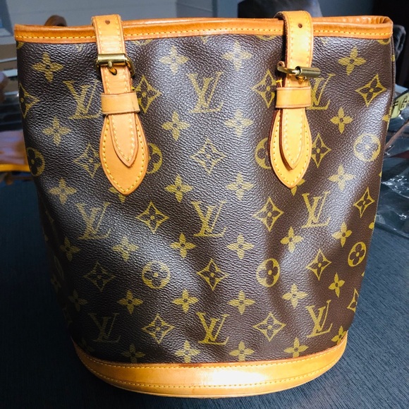 Louis Vuitton Handbags - Louis Vuitton bucket petite